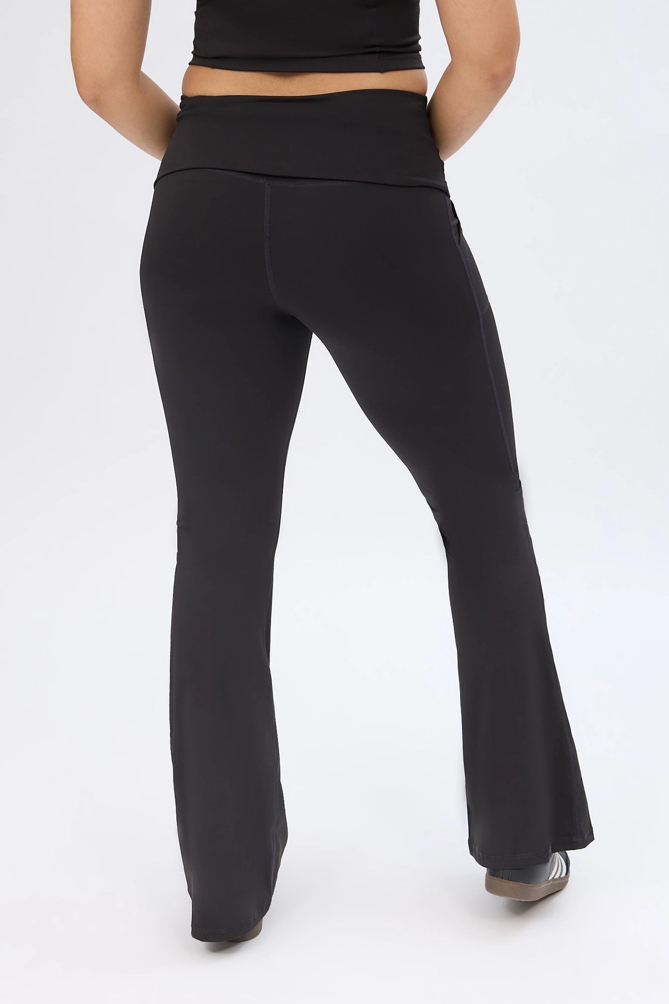 Super Smooth Fold-Over Flare Pocket Leggings