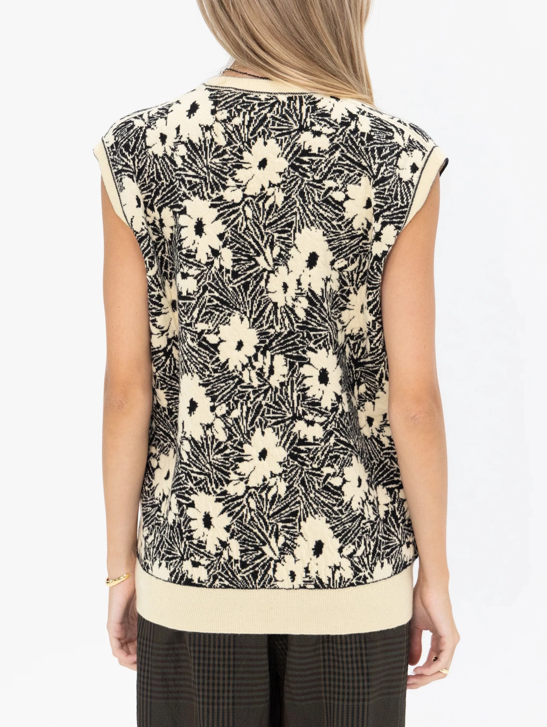 V Neck Floral Knit Vest in Yellow Jacquard