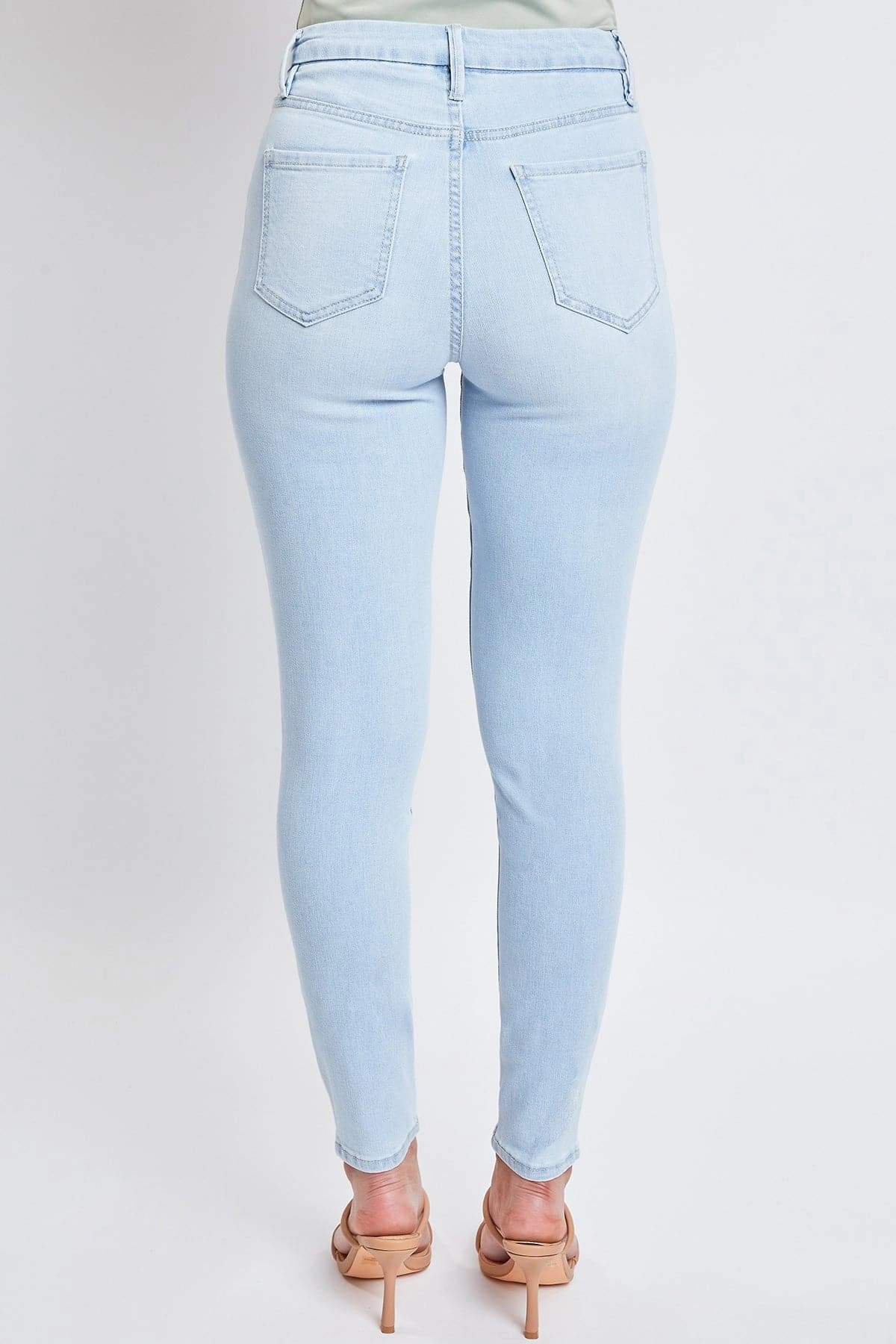 Women’s Curvy Fit  Skinny Jeans