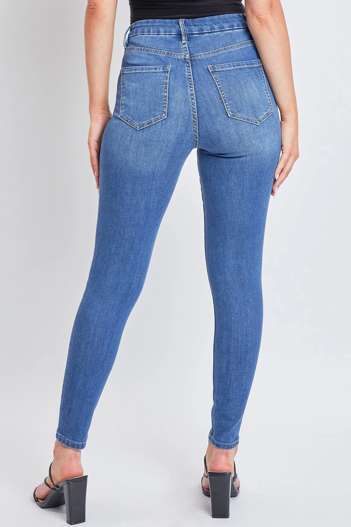Women’s Curvy Fit  Skinny Jeans