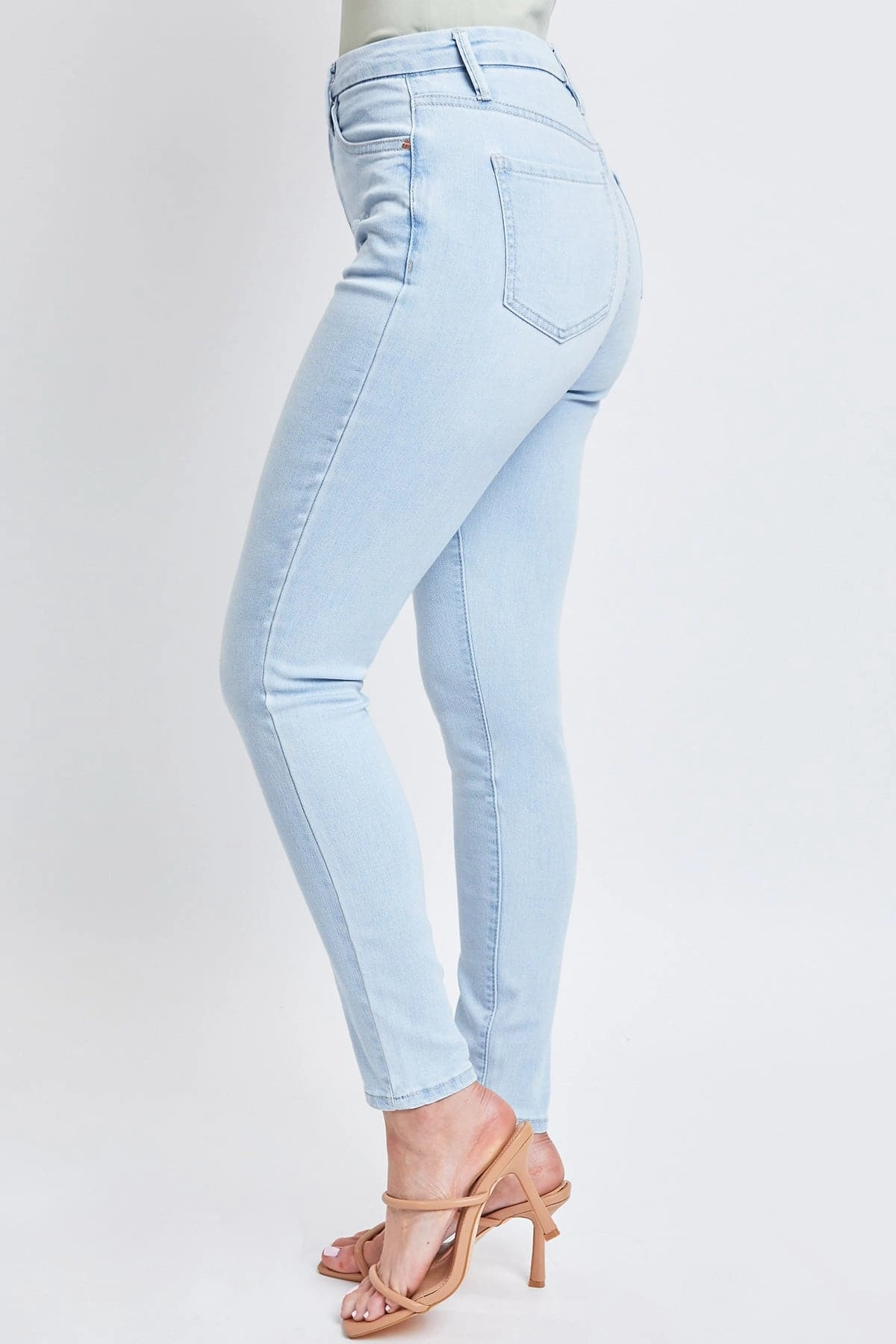 Women’s Curvy Fit  Skinny Jeans